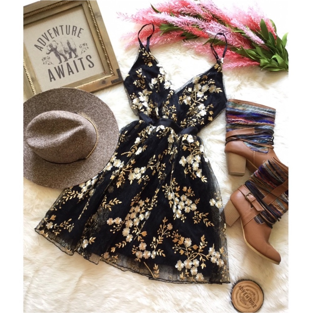 NWT Sz 4 S Floral Embroidered Mesh Western Cottagecore Special Occasion Dress